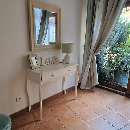 Apartment T3 Avec Stationnement Et Terrasse, Pres Du Centre De - Fr-1-309-443 *